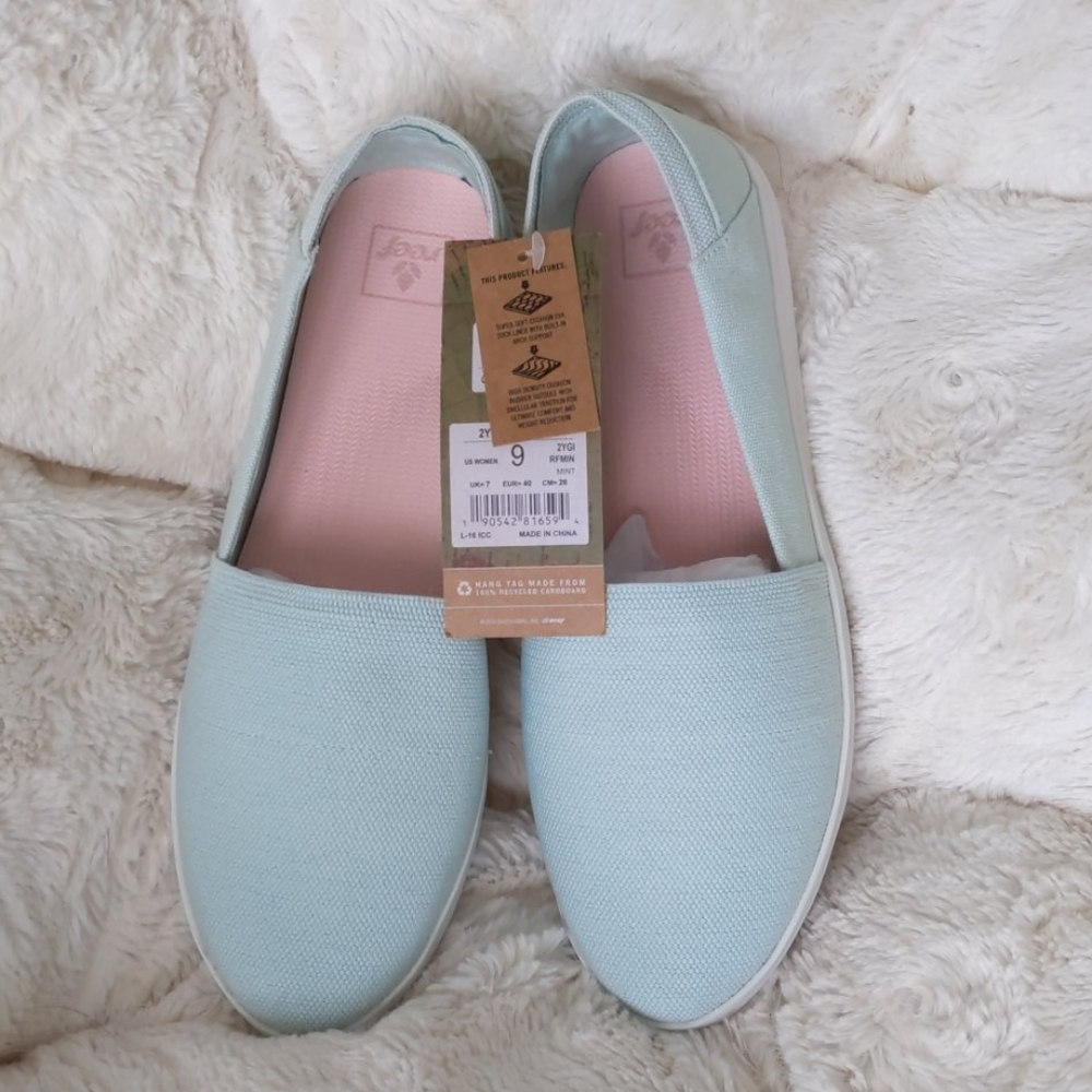 NWT Reef Slip-on Sneakers
